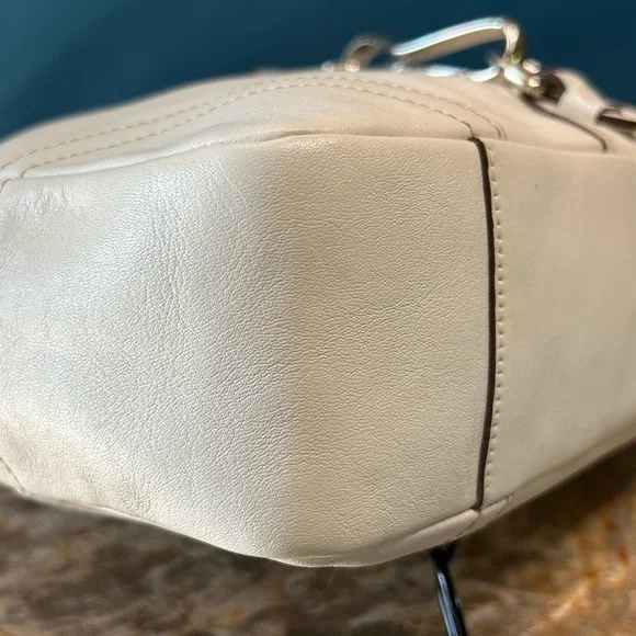 Vintage COACH Hamptons Hobo Clip Flap Chalk White Leather 8A67 EUC - Picture 12 of 16